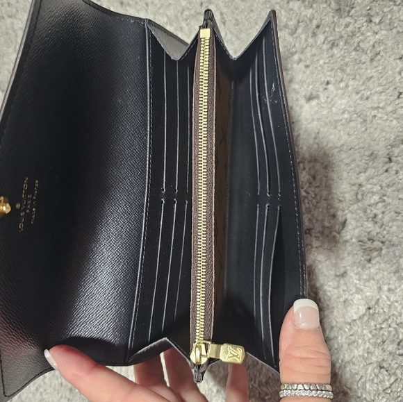 Authentic Louis Vuitton Sara wallet. - Picture 3 of 10